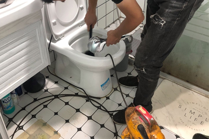 鄂州马桶堵塞自己疏通还是找师傅？专业上门服务让你省时更省心